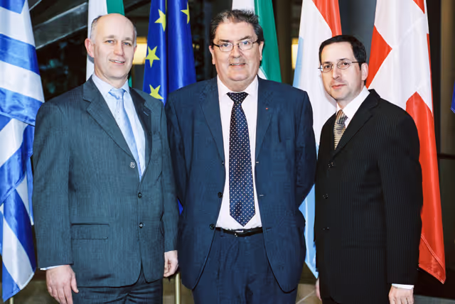 Fotografie 11: MEP John HUME meets with MEPs Peter SKINNER and Mark Francis WATTS