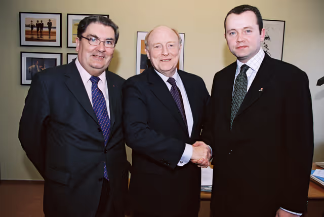 Nuotrauka 4: MEP John HUME meets with Neil KINNOCK and Martin MORGAN, Mayor of Belfast