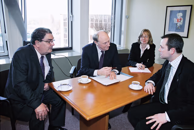 Nuotrauka 2: MEP John HUME meets with Neil KINNOCK and Martin MORGAN, Mayor of Belfast