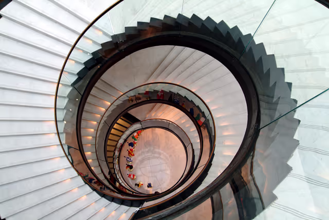 Foto 1: Stairway inside the European Parliament Louise Weiss building in Strasbourg - LOW