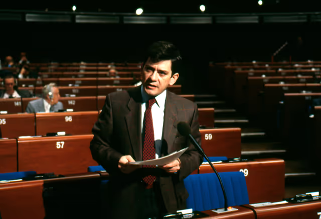 Foto 18: Enrique BARON CRESPO in plenary session in Strasbourg.