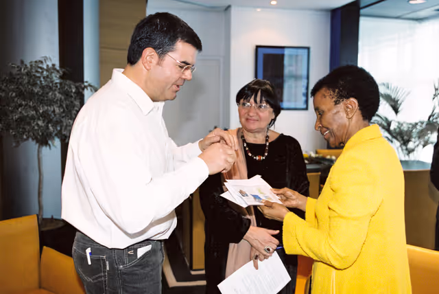 Fotografija 1: Meeting with Mrs MBEKI at the European Parliament in Strasbourg