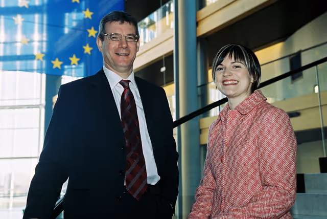 Снимка 1: MEPs MARTIN and STIHLER posing at the EP in Strasbourg.