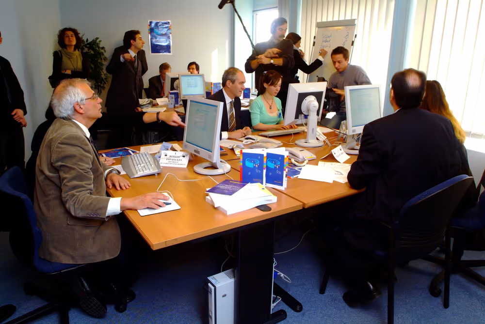 MEPs participating at a chat session on the European Constitution on the  European Schoolnet.