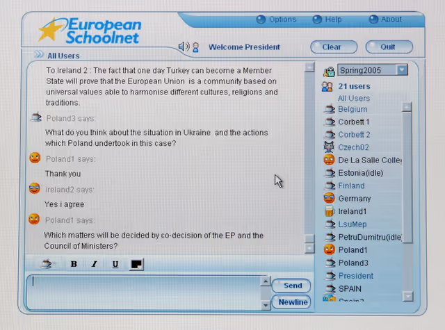 Fotografie 3: MEPs participating at a chat session on the European Constitution on the  European Schoolnet.