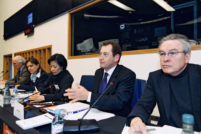 Foto 2: Public Hearing:  China and the EU arms embargo: Time to lift the embargo ?