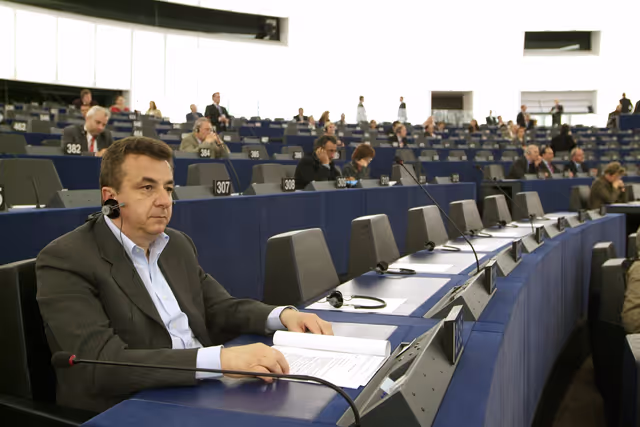 Foto 3: Stavros ARNAOUTAKIS in plenary session in Strasbourg.