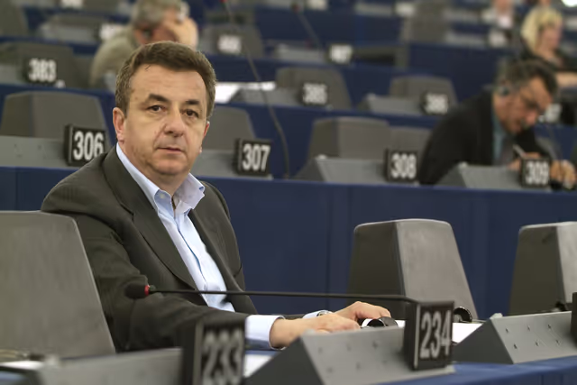 Foto 1: Stavros ARNAOUTAKIS in plenary session in Strasbourg.