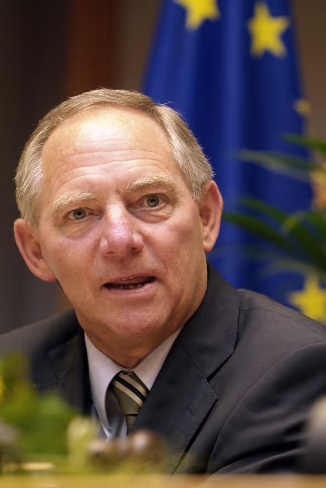 Award of the Schuman medal to the Vice-President of the CDU/CSU at the German Parliament.