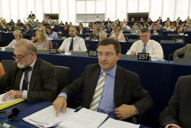 Foto 7: Ignasi GUARDANS CAMBO in plenary session in Strasbourg.