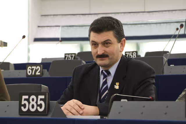 Foto 4: Portrait of MEP Radu TIRLE in Strasbourg