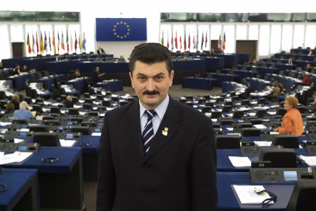 Foto 2: Portrait of MEP Radu TIRLE in Strasbourg