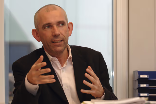 Снимка 6: Interview with Joost LAGENDIJK at the EP in Brussels.