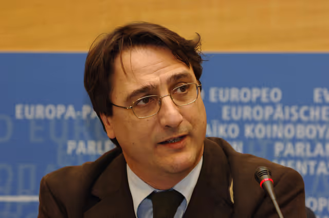 Φωτογραφία 5: Claudio FAVA in a meeting at the EP in Brussels.