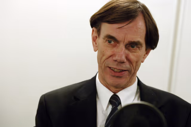 Valokuva 3: MEP Mogens N J CAMRE attends an interview in Strasbourg