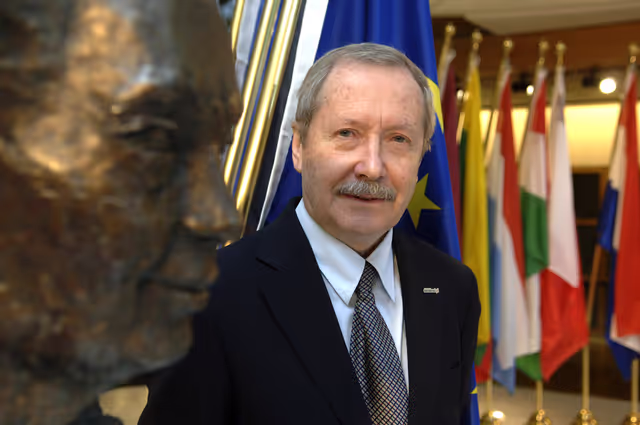 Fotografie 4: Janusz ONYSZKIEWICZ at the EP in Strasbourg.