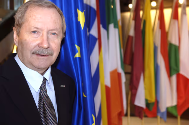 Fotografie 3: Janusz ONYSZKIEWICZ at the EP in Strasbourg.