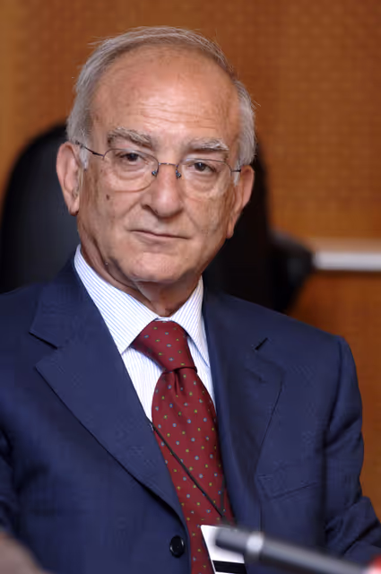 Donato Tommaso VERALDI in a meeting at the EP in Brussels.