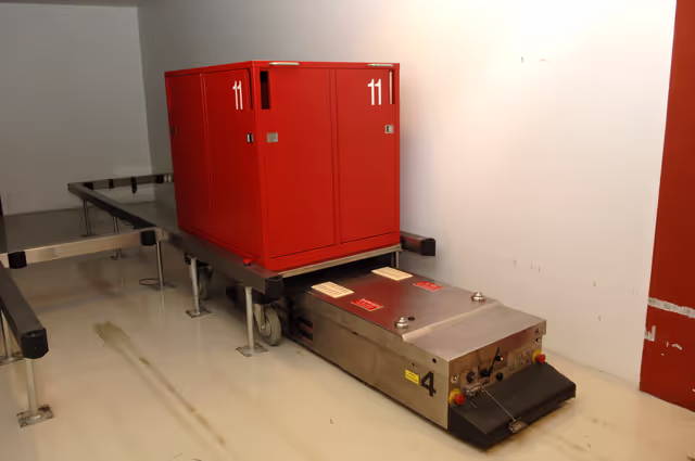 Fotografie 18: Tunnel linking the LOW and the WIC buildings under the Ill river in Strasbourg