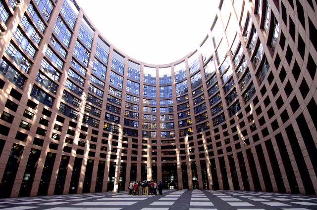 Снимка 18: Agora courtyard at the European Parliament building Louise Weiss in Strasbourg - LOW