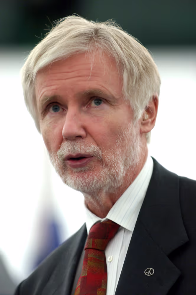 Finnish Foreign Minister Erkki TUOMIOJA addresses a plenary session in Strasbourg