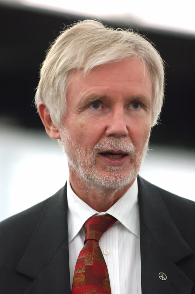 Finnish Foreign Minister Erkki TUOMIOJA addresses a plenary session in Strasbourg