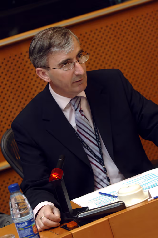 Gay MITCHELL in a meeting at the EP in Brussels.