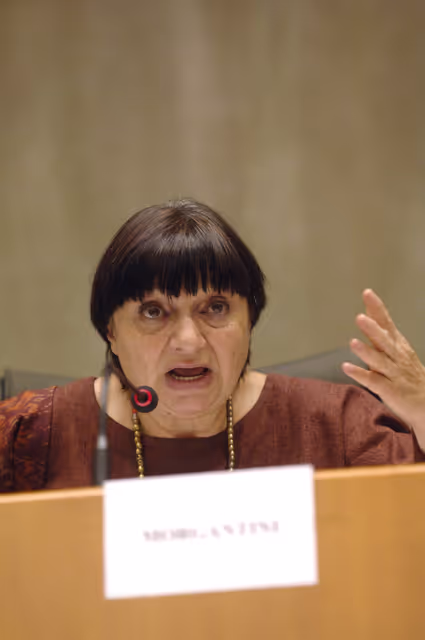 Fotografie 8: Luisa MORGANTINI in a meeting at the EP in Brussels.