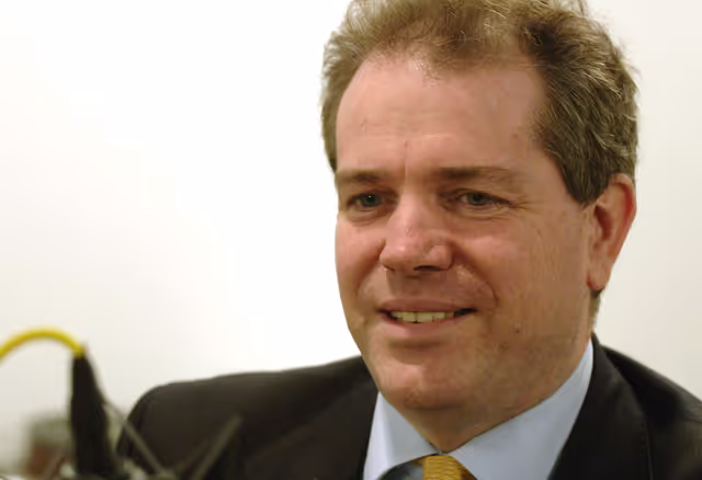 Photo 3: Portrait of MEP Charles TANNOCK in Brussels