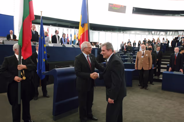 Plenary session in Strasbourg - Formal welcome for the 35 Romanian and 18 Bulgarian MEPs who joined the Parliament as their countries acceded to the EU on 1 January