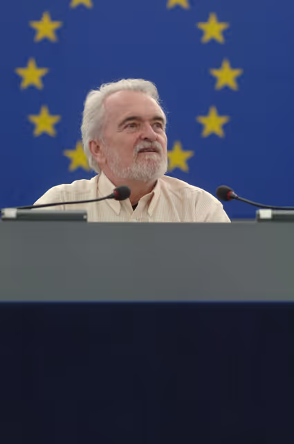 Foto 2: EP Vice-President Miguel Angel MARTINEZ MARTINEZ presides over a plenary session in Strasbourg