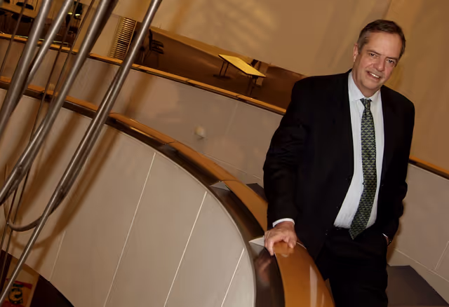 Fotografie 10: EP Secretary General Julian PRIESTLEY in Brussels