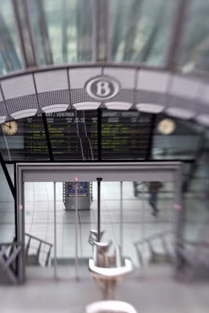 Fotagrafa 1: Brussels Luxembourg railway station