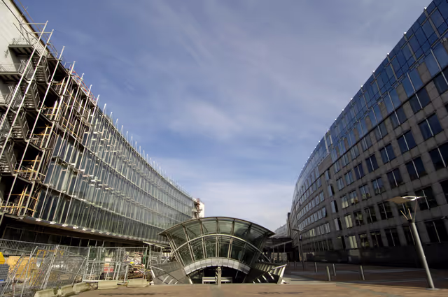 Valokuva 4: Entrance to the Brussels Luxembourg railway station near the EP in Brussels.