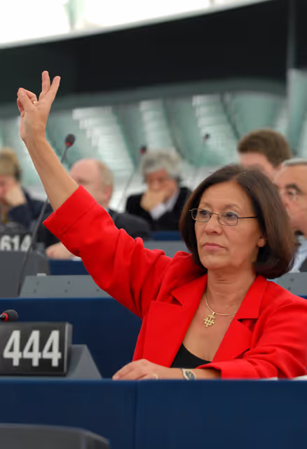 Foto 1: MEP Ewa KLAMT takes part in a plenary session in Strasbourg