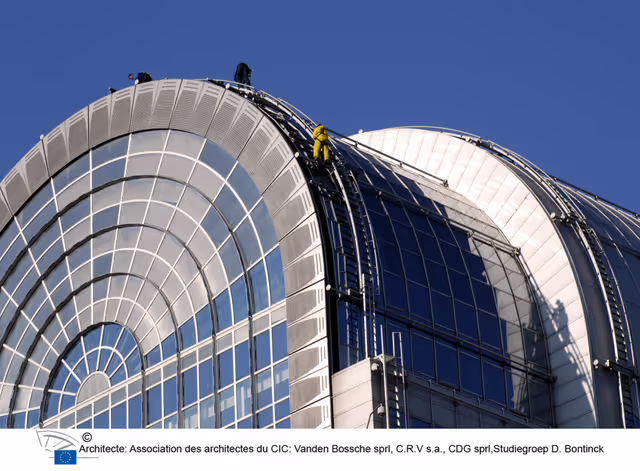Valokuva 23: Window cleaners at work on the roof of the EP in Brussels.