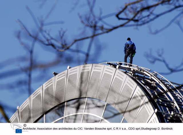 Valokuva 25: Window cleaners at work on the roof of the EP in Brussels.