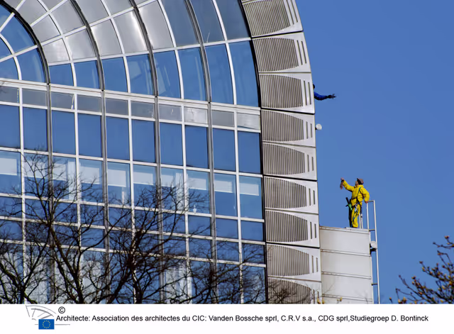 Valokuva 26: Window cleaners at work on the roof of the EP in Brussels.
