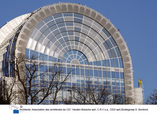 Valokuva 27: Window cleaners at work on the roof of the EP in Brussels.