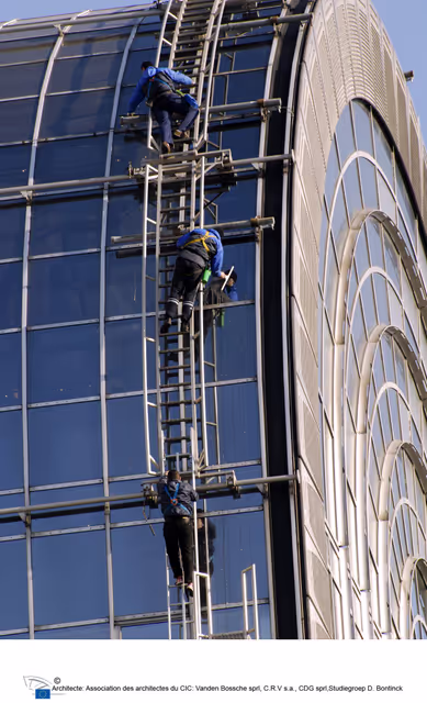 Valokuva 29: Window cleaners at work on the roof of the EP in Brussels.