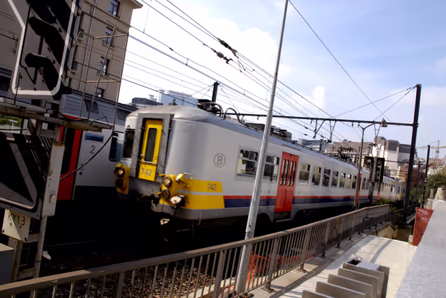 Снимка 29: Train carriage of the Belgian railway service.