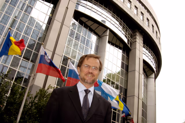 Φωτογραφία 2: MEP Alojz PETERLE in Brussels