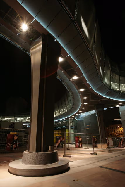Valokuva 4: Nighttime view of the EP in Brussels.