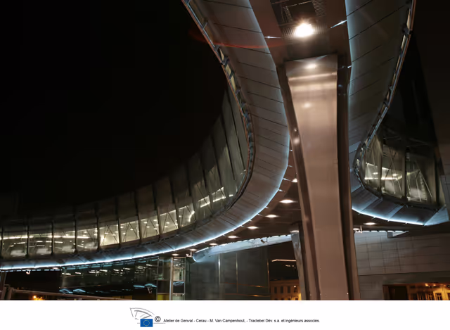 Valokuva 5: Nighttime view of the EP in Brussels.