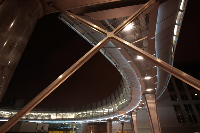 Valokuva 8: Nighttime view of the EP in Brussels.