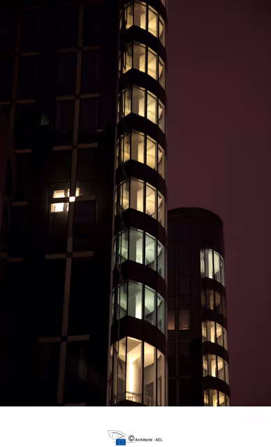 Valokuva 16: Nighttime view of the EP in Brussels.