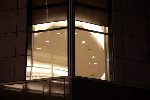 Valokuva 17: Nighttime view of the EP in Brussels.