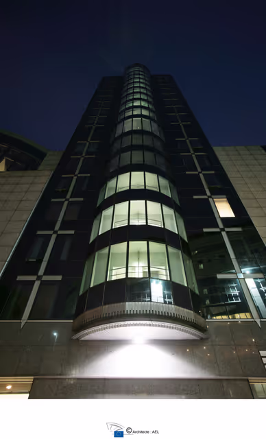 Valokuva 20: Nighttime view of the EP in Brussels.