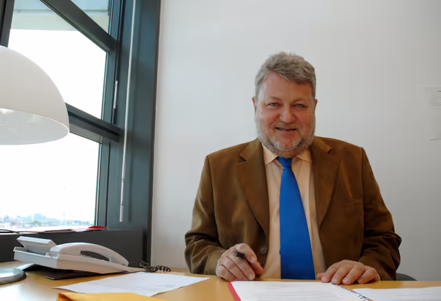 Φωτογραφία 10: MEP Robert GOEBBELS in Strasbourg