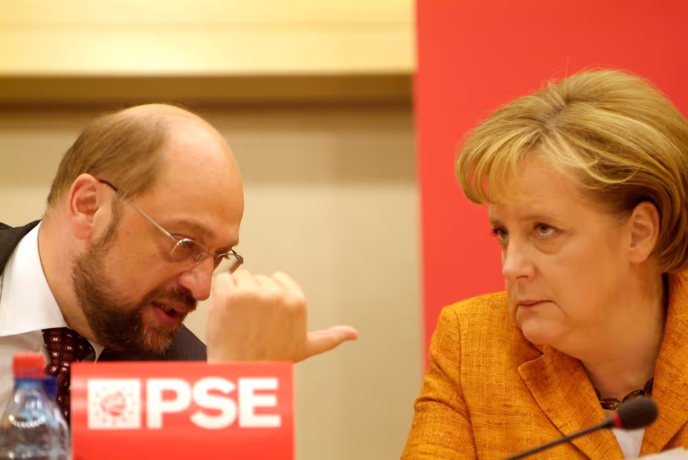 The Federal German Chancellor reports on Germany's EU Presidency and on the EU summit with the PSE group .